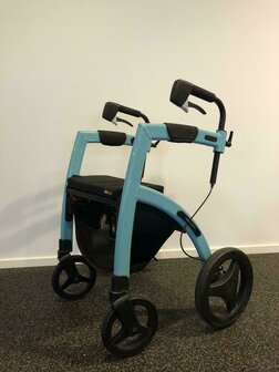 Rollz Motion opvouwbare rolstoel en rollator huren | € 5,-
