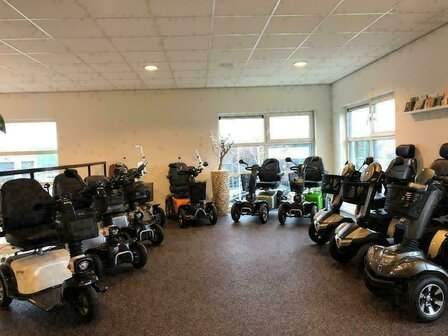 Goedkoop scootmobiel huren bij Zorgbroeder in Surhuisterveen | All-in en geen verrassingen!