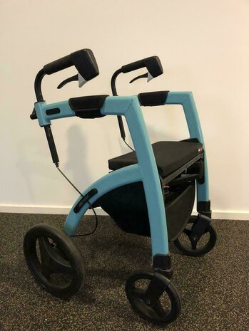 Rollz Motion opvouwbare rolstoel en rollator huren | € 5,-
