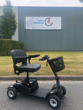 Goedkoop scootmobiel huren bij Zorgbroeder in Surhuisterveen | All-in en geen verrassingen!